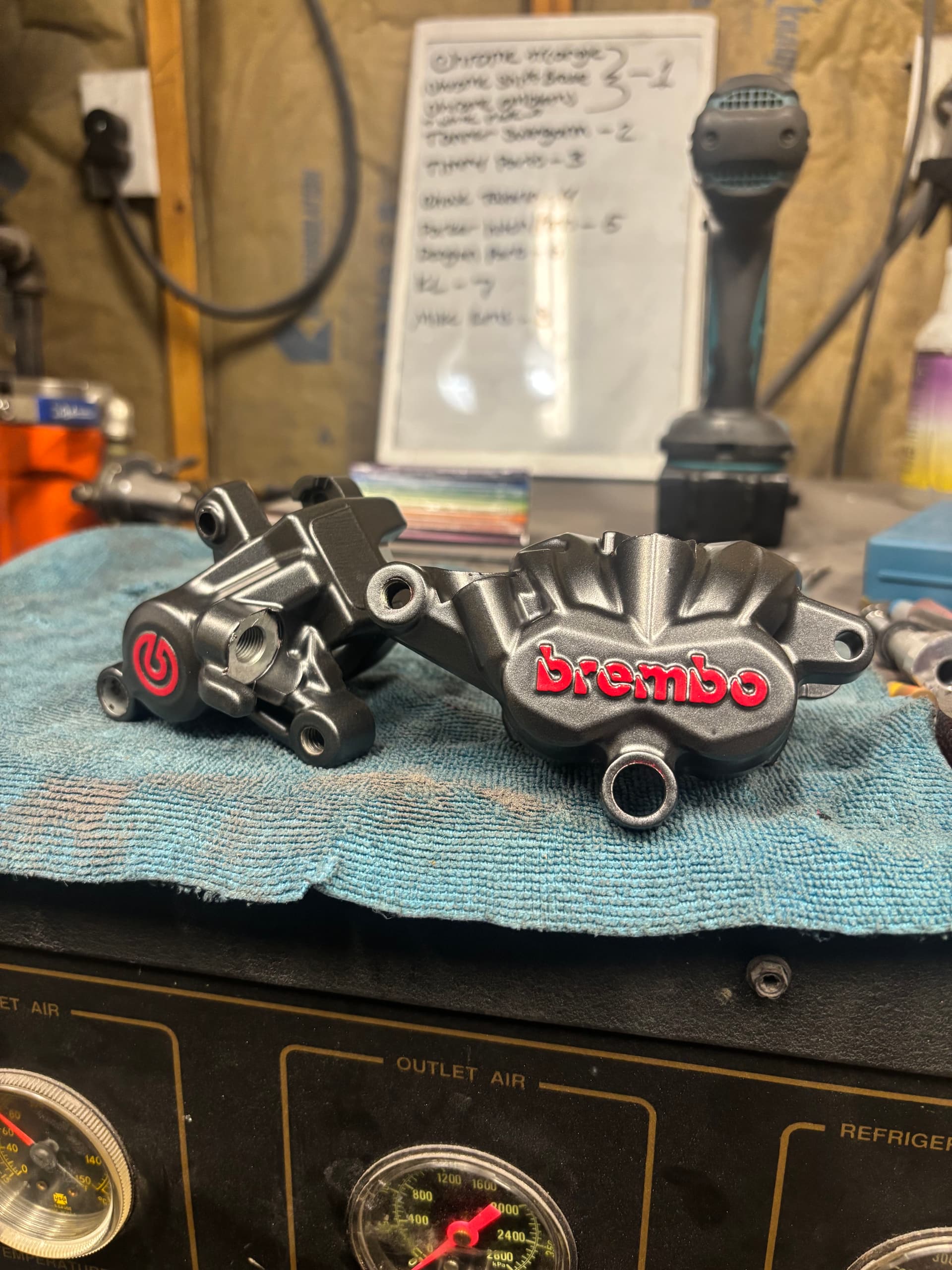 Gallery photos for 2-Tone Powder Coat on Brembo Brake Calipers for a Triumph 450: Image #5